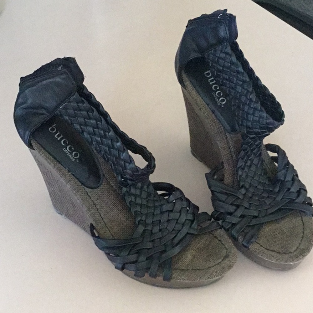 Bucco women’s wedges